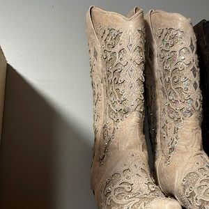 Corral boots size 6